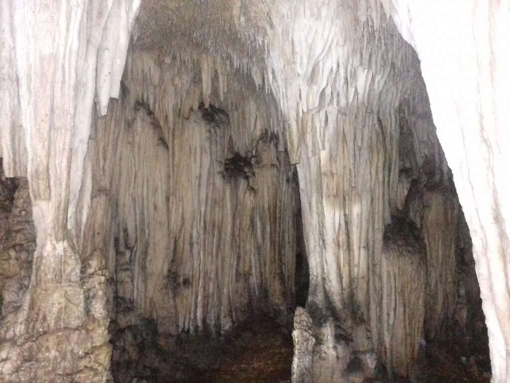 Les grottes merveilleuses - Tine hinane Mouzaoui, CC BY-SA 4.0 <https://creativecommons.org/licenses/by-sa/4.0>, via Wikimedia Commons