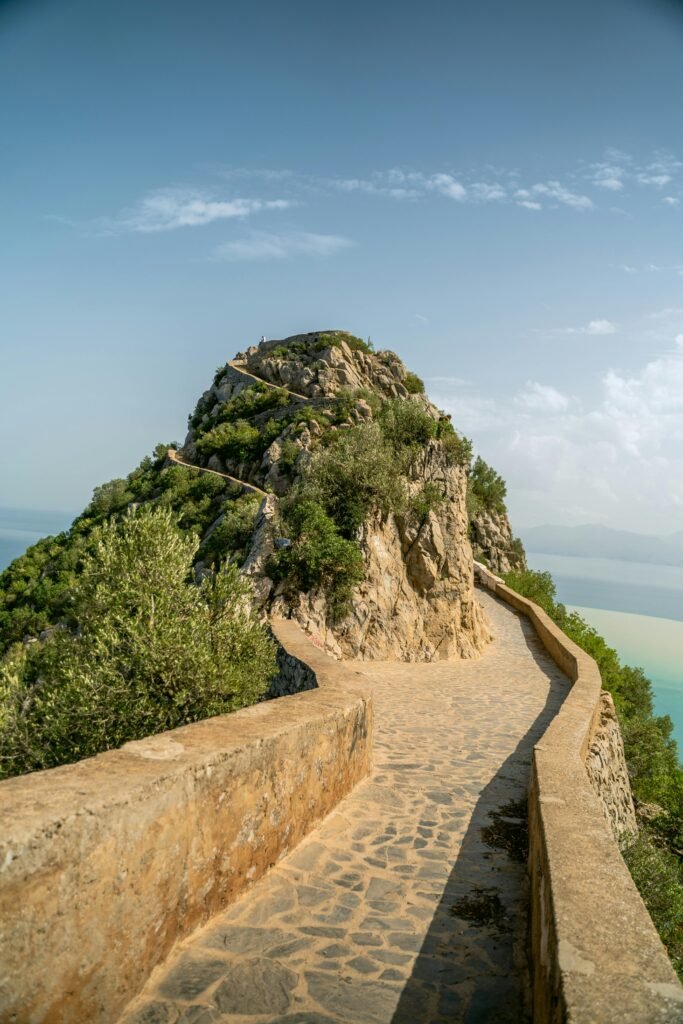 A scenic pathway leading to Pic des Singes in Béjaïa, Algeria, offering breathtaking coastal views.
