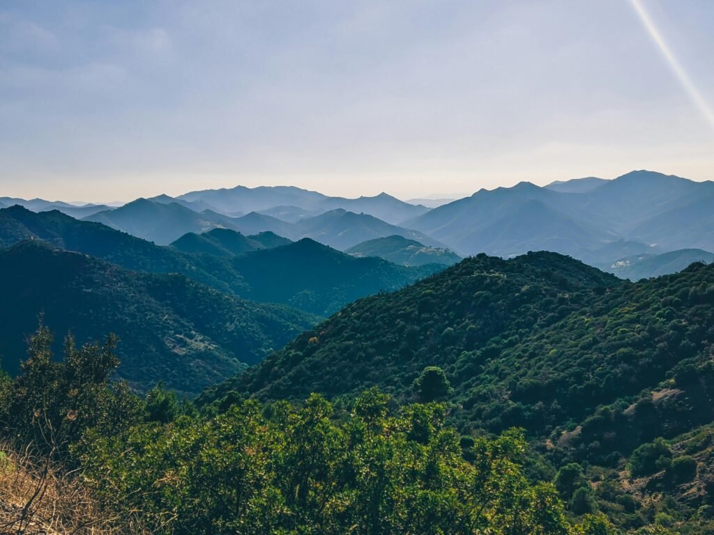 Explore the serene beauty of rolling hills and valleys in Ramka, Relizane Province. Ideal for nature enthusiasts.