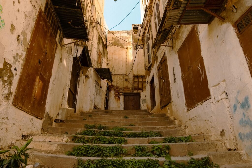 Explore the charming old-world allure of an abandoned alleyway in Algiers' Casbah, capturing historical architecture.
